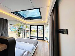 harbor Surf Hotel