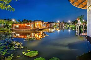Boathouse Boutique Riverside