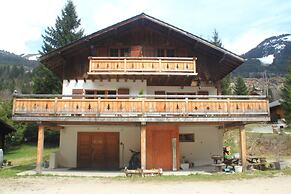 Apartment With Parking in Chatel