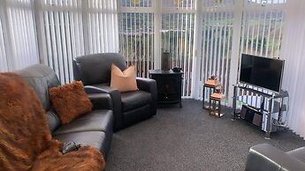 Overlooking Carlingford Lough Modern and Spacious!