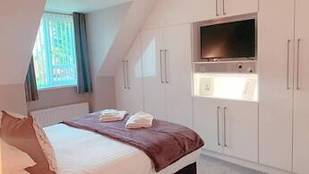 Overlooking Carlingford Lough Modern and Spacious!