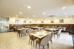 Saltstayz Select - Golf Course Road & Sector 27
