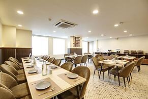Saltstayz Select - Golf Course Road & Sector 27