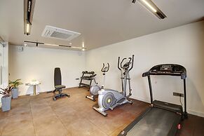 Saltstayz Premier - Near Golf Course Road & Sector 57