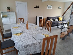 Comfortable Holiday Home Near the Beach