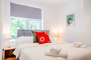 Host Stay Croydon Road Apartment