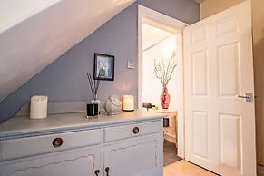 Host Stay Over the Bridge Cottage