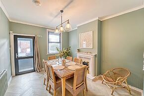 Host Stay Barton Road House