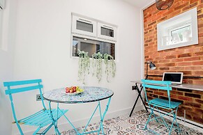 Host Stay Croydon Road Abode