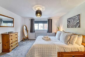 Host Stay Lion Court