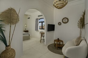 Casa Amor by GORO