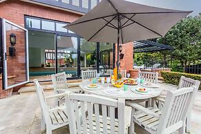 Host Stay The Grove