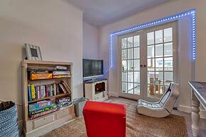 Host Stay Severn Swans House