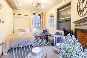 Host Stay Merchant House Studio