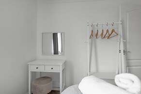 Host Stay Galley Lodge