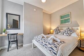 Host Stay Gillam House