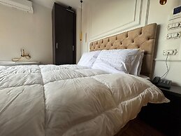 New White Pyramids Inn