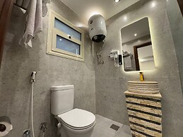 New White Pyramids Inn
