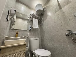 New White Pyramids Inn