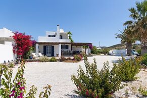Angali HM Quiet 3 Bdrm Home on the Beach
