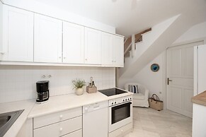 B4 Cycladic Home for 6 by the Beach