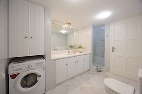 B4 Cycladic Home for 6 by the Beach