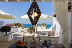 B4 Cycladic Home for 6 by the Beach