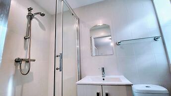Camberley - 1-bed Annex - Sleeps 2 - Garden