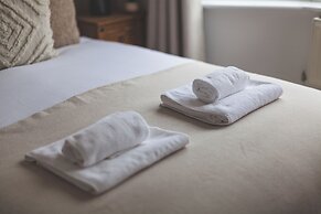 Spacious Room In Morden