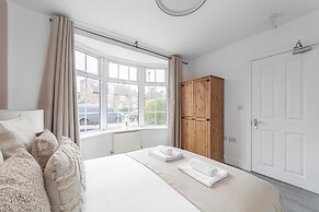 Spacious Room In Morden
