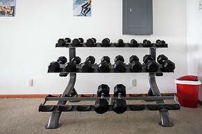 Chic Condo with Gym & Private Roof