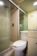 Chic Condo with Gym & Private Roof