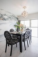 Chic Condo with Gym & Private Roof