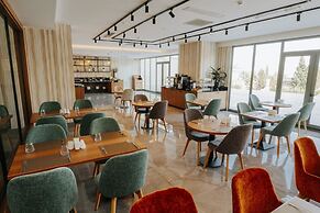 THE EMPORIA HOTEL