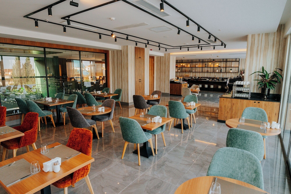 THE EMPORIA HOTEL