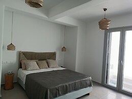 Lemonia Suites With Outdoor BBQ Area