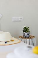 Lemonia Suites With Outdoor BBQ Area