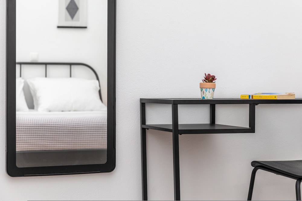 Manouk s - Two Bedroom Apartment