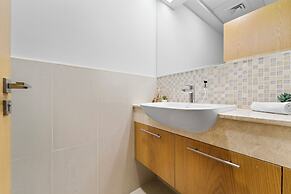 2BR 202 Bellevue Tower 1