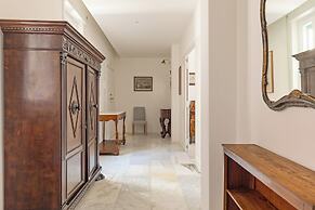 Bright And Spacious Family Apartment In Parioli