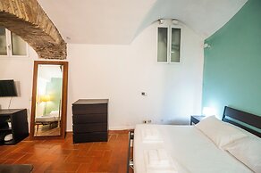 Campo De Fiori Grotto Apartment