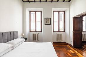 Campo De' Fiori Large And Beautiful Apartment