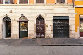 Campo De' Fiori Large And Beautiful Apartment
