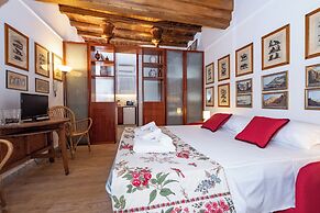 Campo De' Fiori Apartments