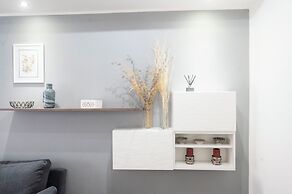 Lovely Design Apartment With Balcony 