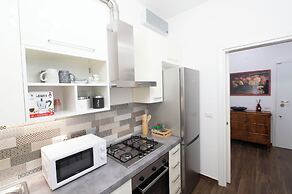 Lovely Design Apartment With Balcony 