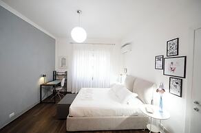 Lovely Design Apartment With Balcony 