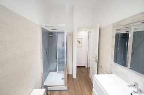 Lovely Design Apartment With Balcony 