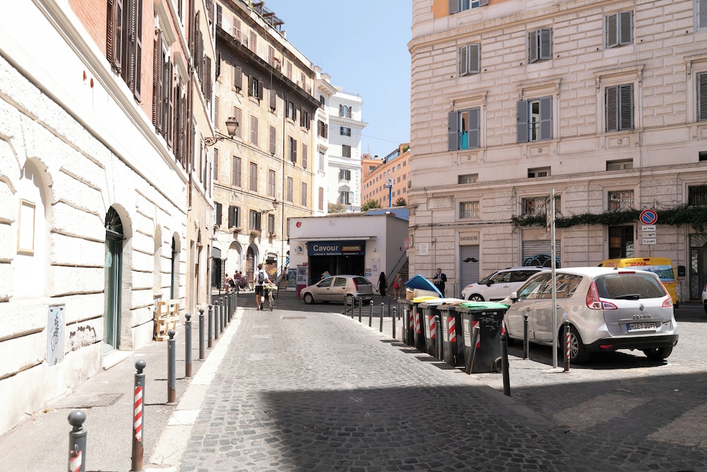 Monti  Apartments