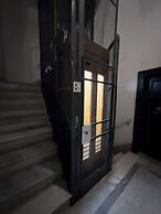 Spanish Steps Romantic Nest With Balcony